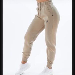 Alphalete Relaxed Cuffed Jogger - Tan